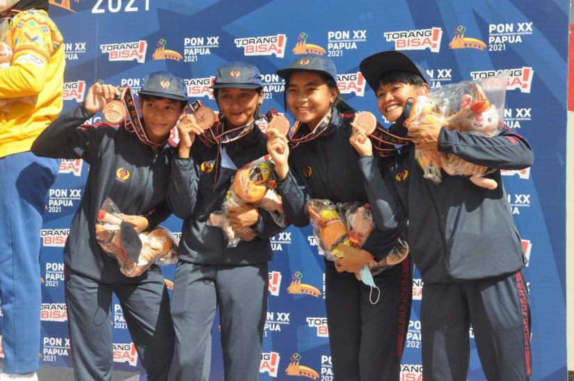 Prestasi Mahasiswa IKOR pada PON Papua 2021 (Medali Emas Panjat Tebing Peroarangan Lead Putri)