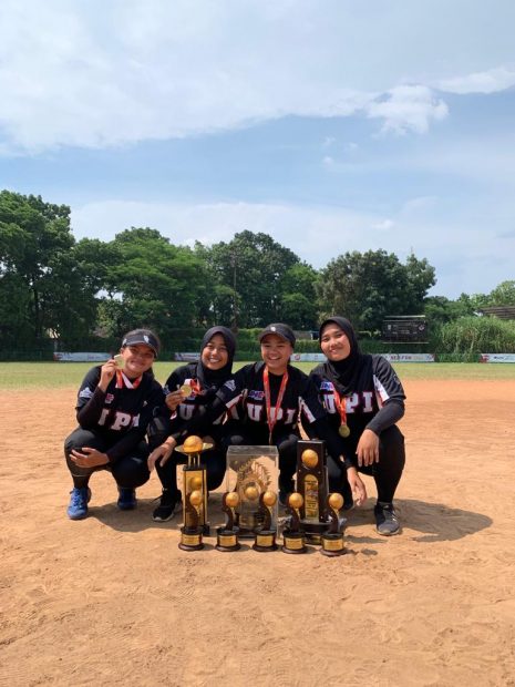 MAHASISWA IKOR MERAIH MEDALI EMAS PADA KEJURAAN RED FOX NATIONAL CHAMPIONSHIP XVIII- 2022 SOFTBALL ANTAR PERGURUAN TINGGI SE INDONESIA