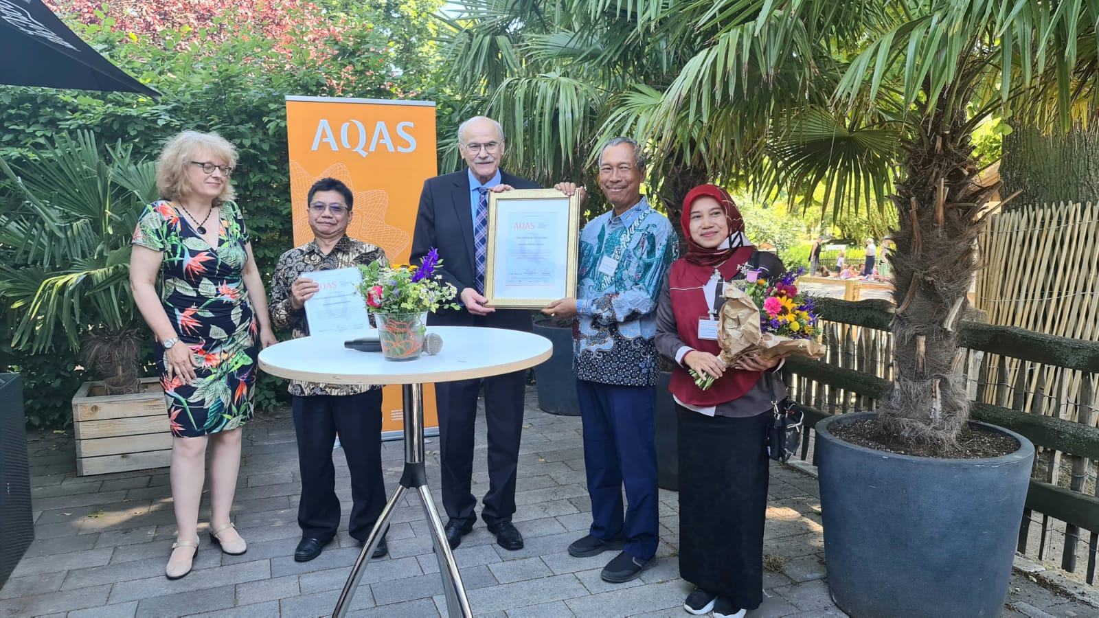 Prof. Dr. Adang Suherman, MA. dan Tim SPM UPI Melakukan Kunjungan ke Lembaga Akreditasi Internasional AQAS Germany Tahun 2022